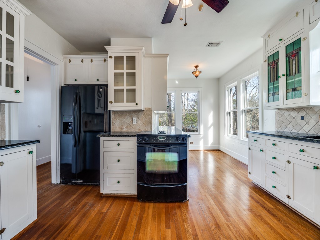6931 Lindsley Avenue Dallas TX 75223