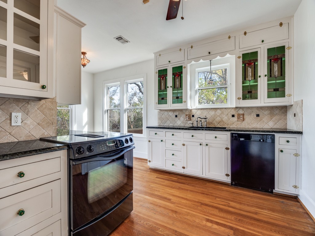 6931 Lindsley Avenue Dallas TX 75223