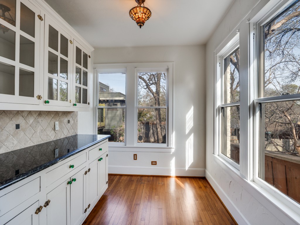 6931 Lindsley Avenue Dallas TX 75223