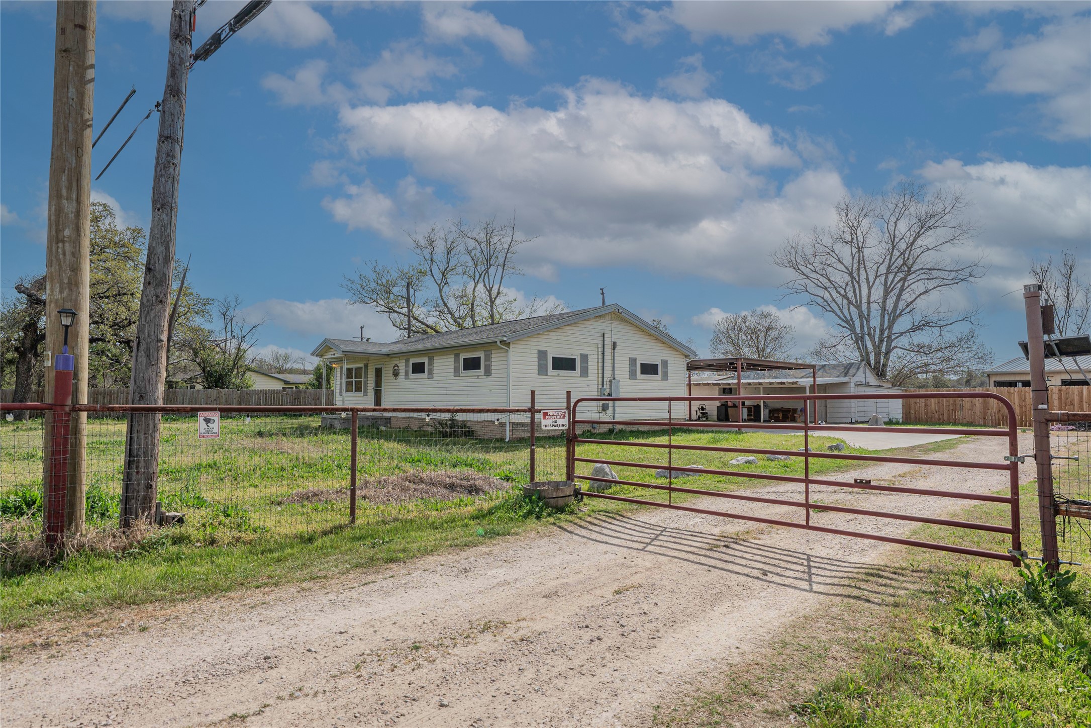 900 Silver Creek Azle Road Azle TX 76020