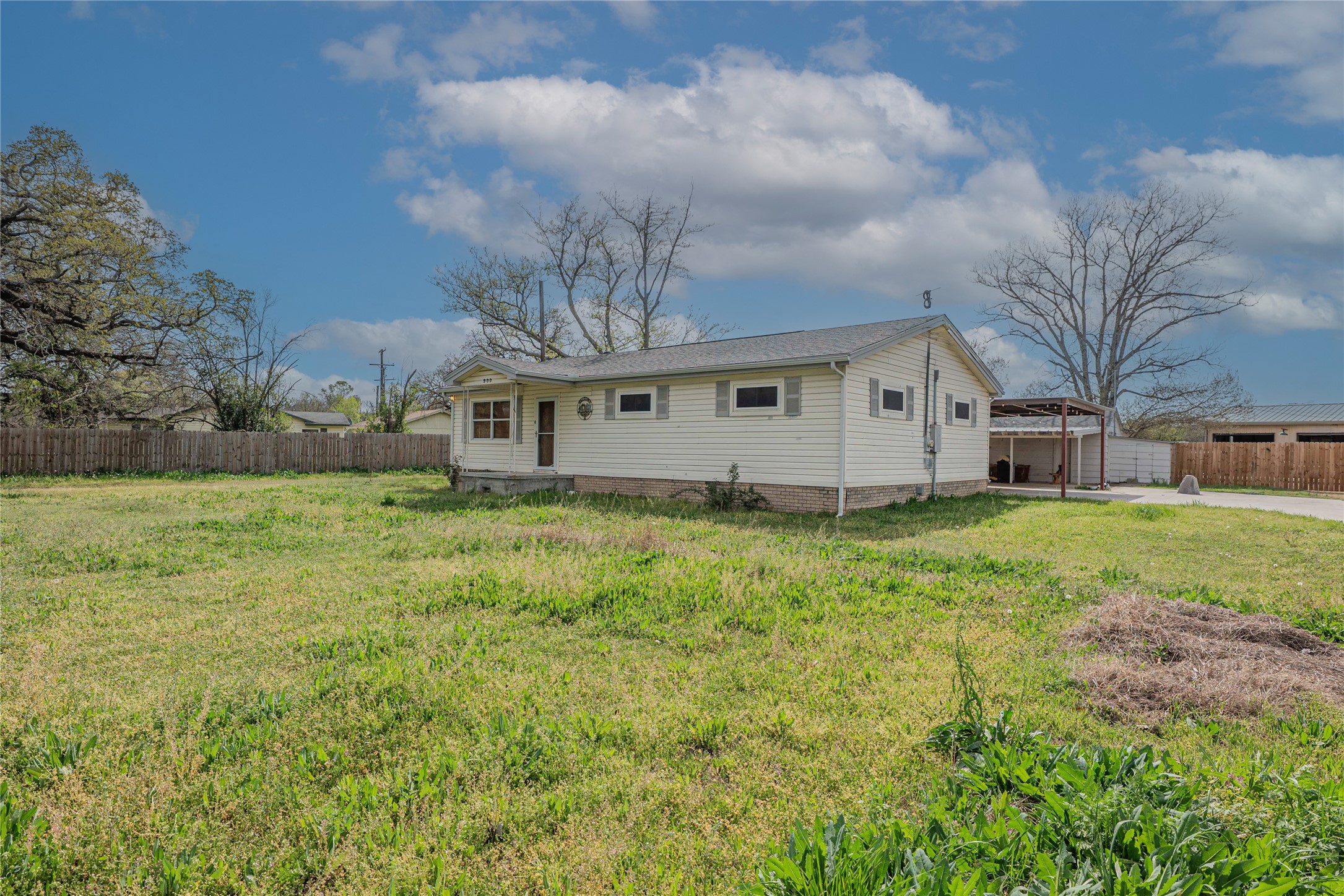 900 Silver Creek Azle Road Azle TX 76020
