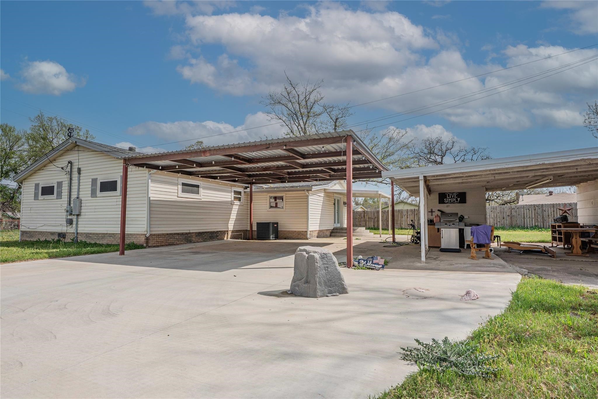 900 Silver Creek Azle Road Azle TX 76020