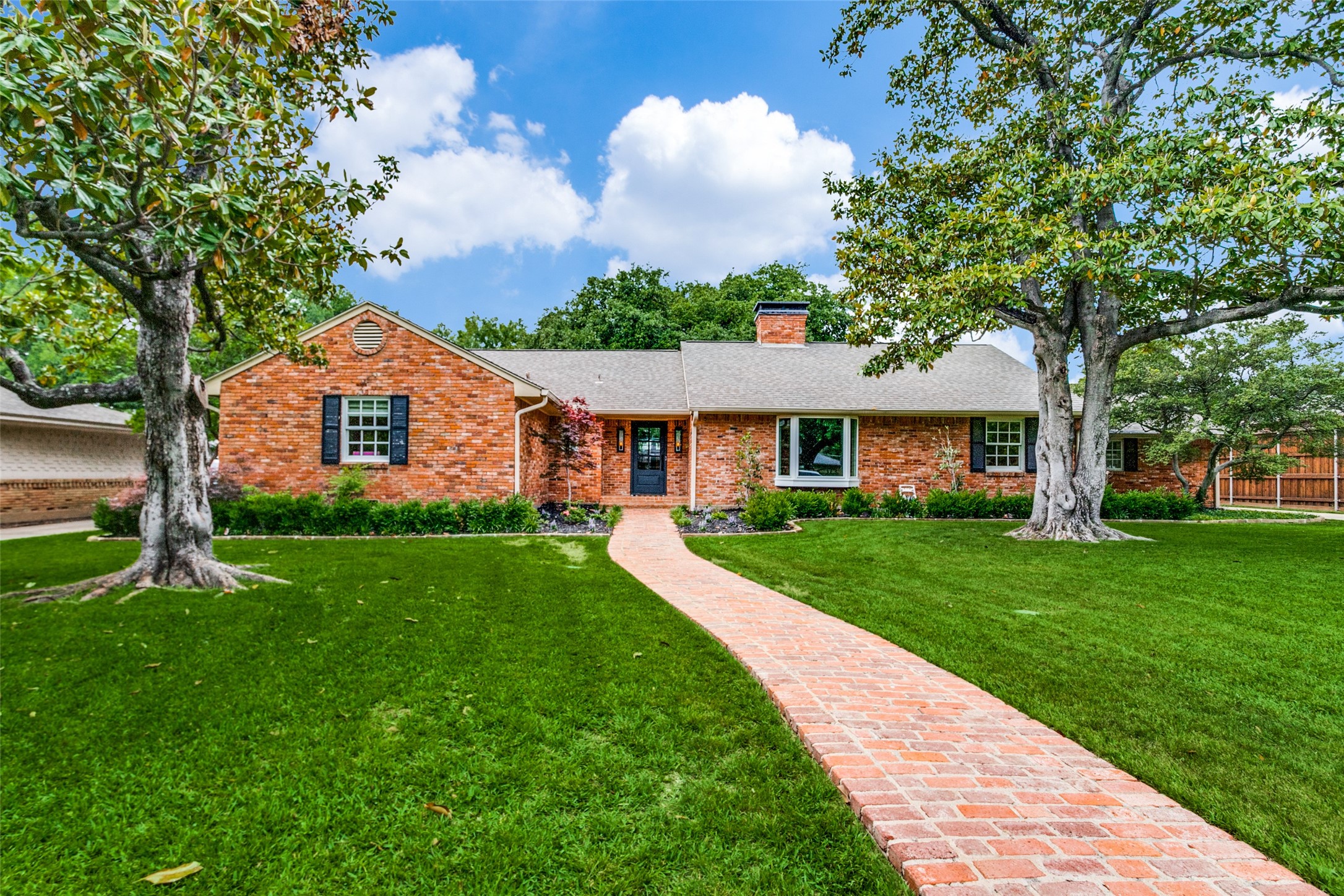 10831 Snow White Drive Dallas TX 75229