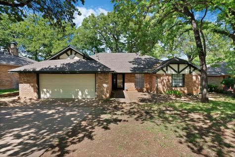 5715 Trail Crest Drive Arlington TX 76017
