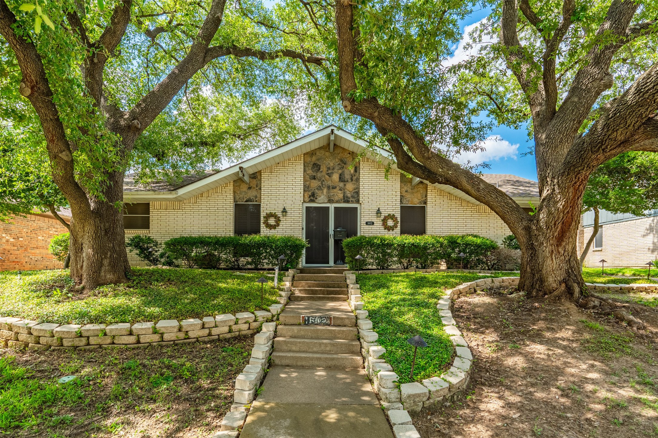 1602 Juneau Street Grand Prairie TX 75050