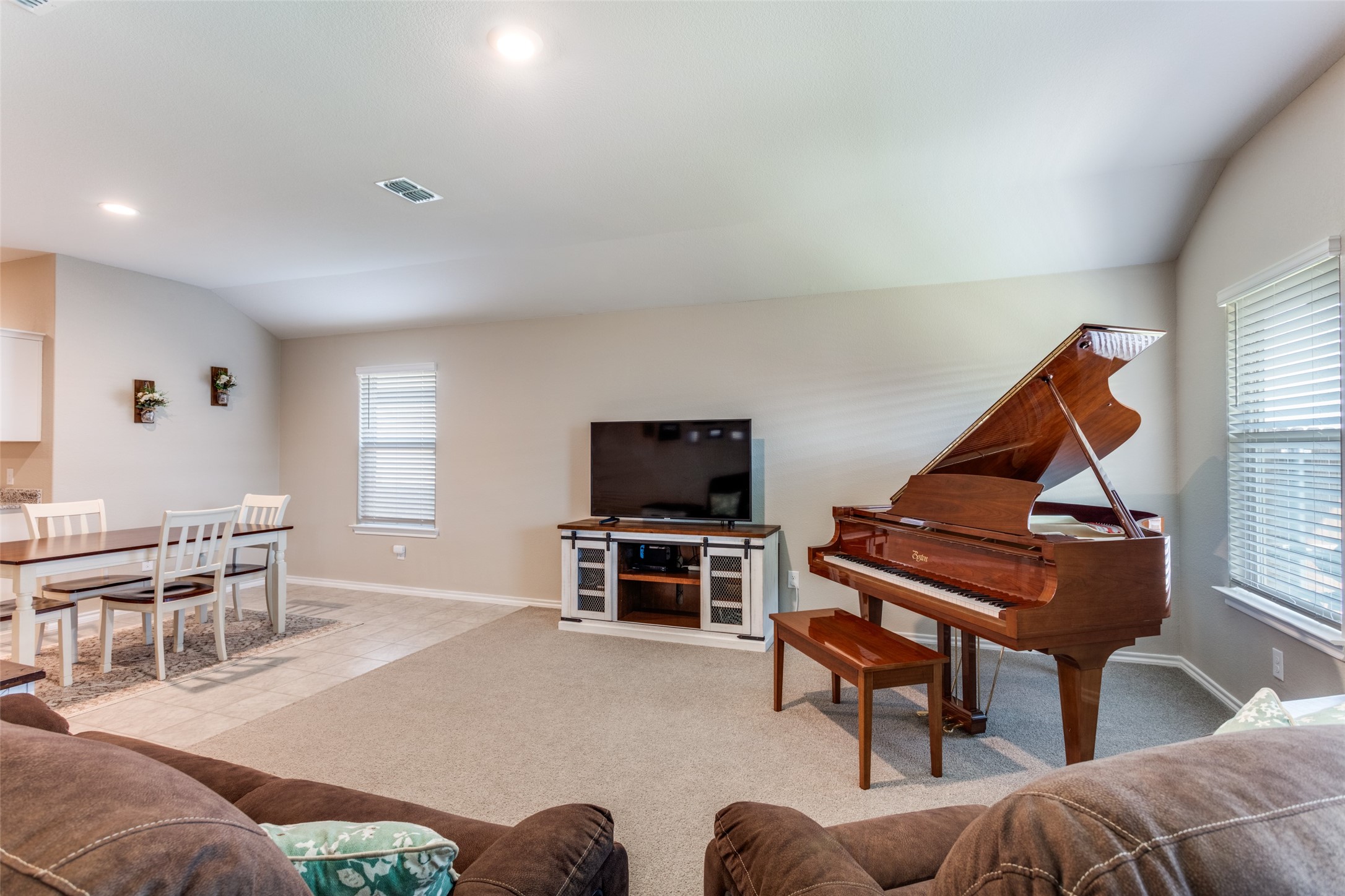 605 Basteen Lane Justin TX 76247