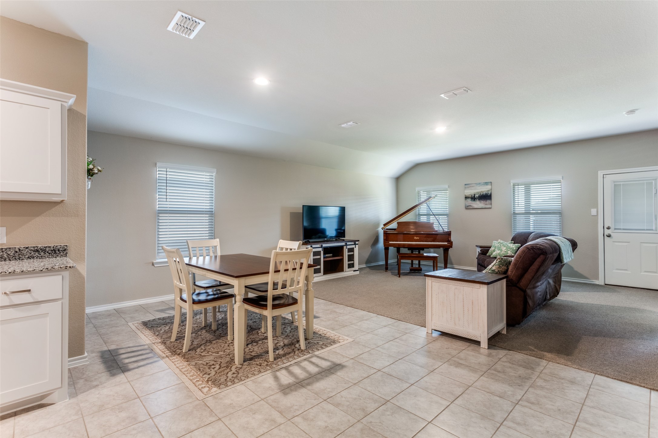 605 Basteen Lane Justin TX 76247