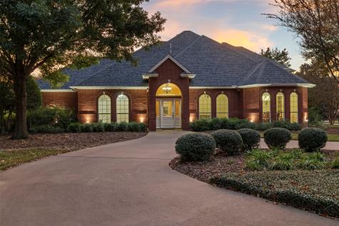 209 N Creekwood Drive Mansfield TX 76063