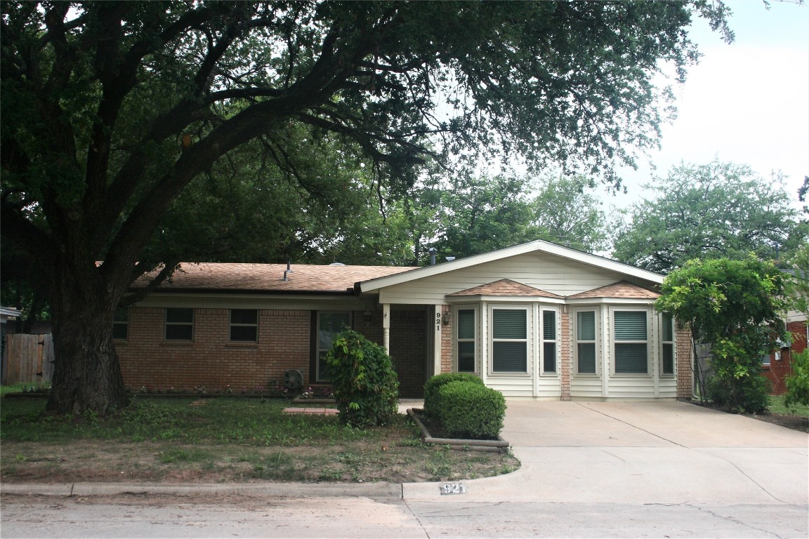 921 Jerry Lane Bedford TX 76022