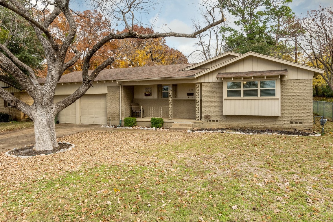 1213 Waggoner Drive Arlington TX 76013