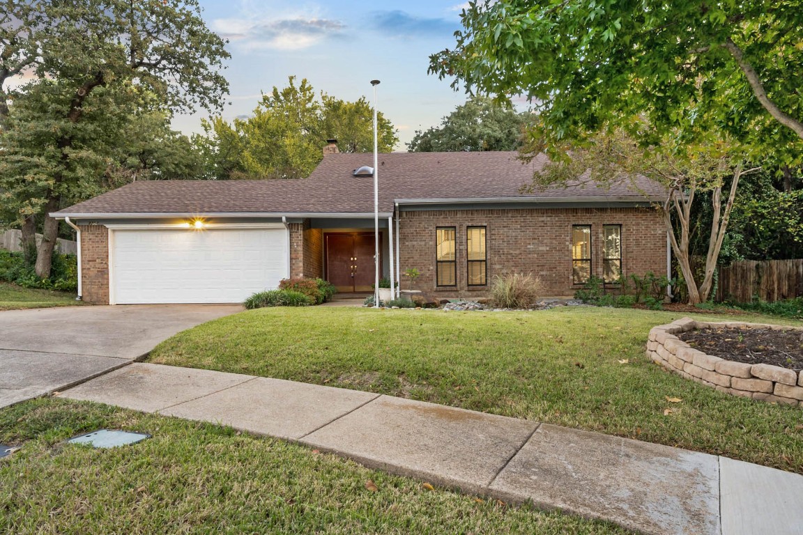 2204 Crooked Oak Court Arlington TX 76012