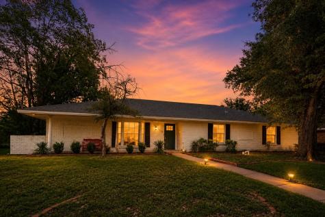 1906 Surrey Circle Grand Prairie TX 75050