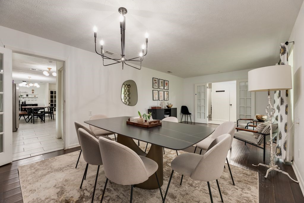 1906 Surrey Circle Grand Prairie TX 75050
