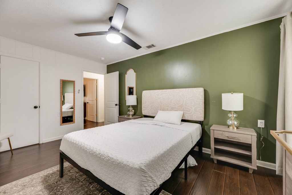 1906 Surrey Circle Grand Prairie TX 75050