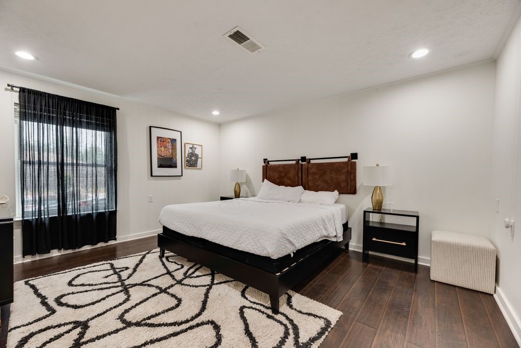 1906 Surrey Circle Grand Prairie TX 75050