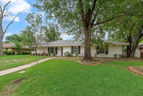1906 Surrey Circle Grand Prairie TX 75050