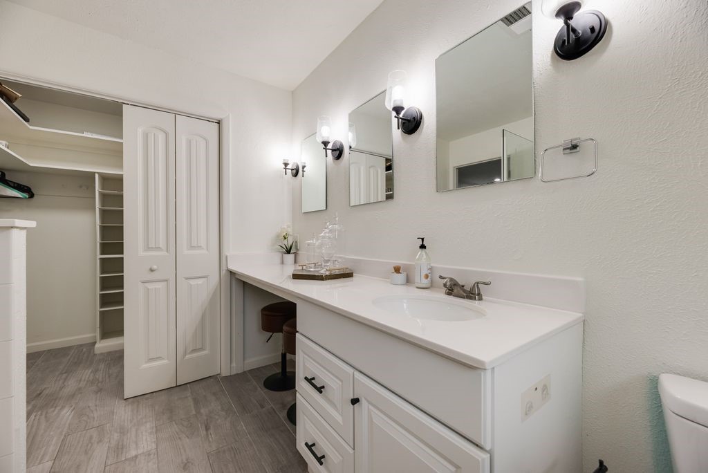 1906 Surrey Circle Grand Prairie TX 75050