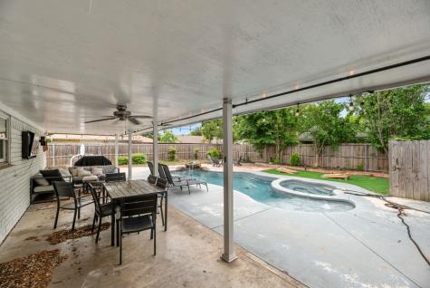 1906 Surrey Circle Grand Prairie TX 75050