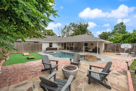 1906 Surrey Circle Grand Prairie TX 75050