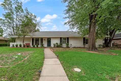 1906 Surrey Circle Grand Prairie TX 75050