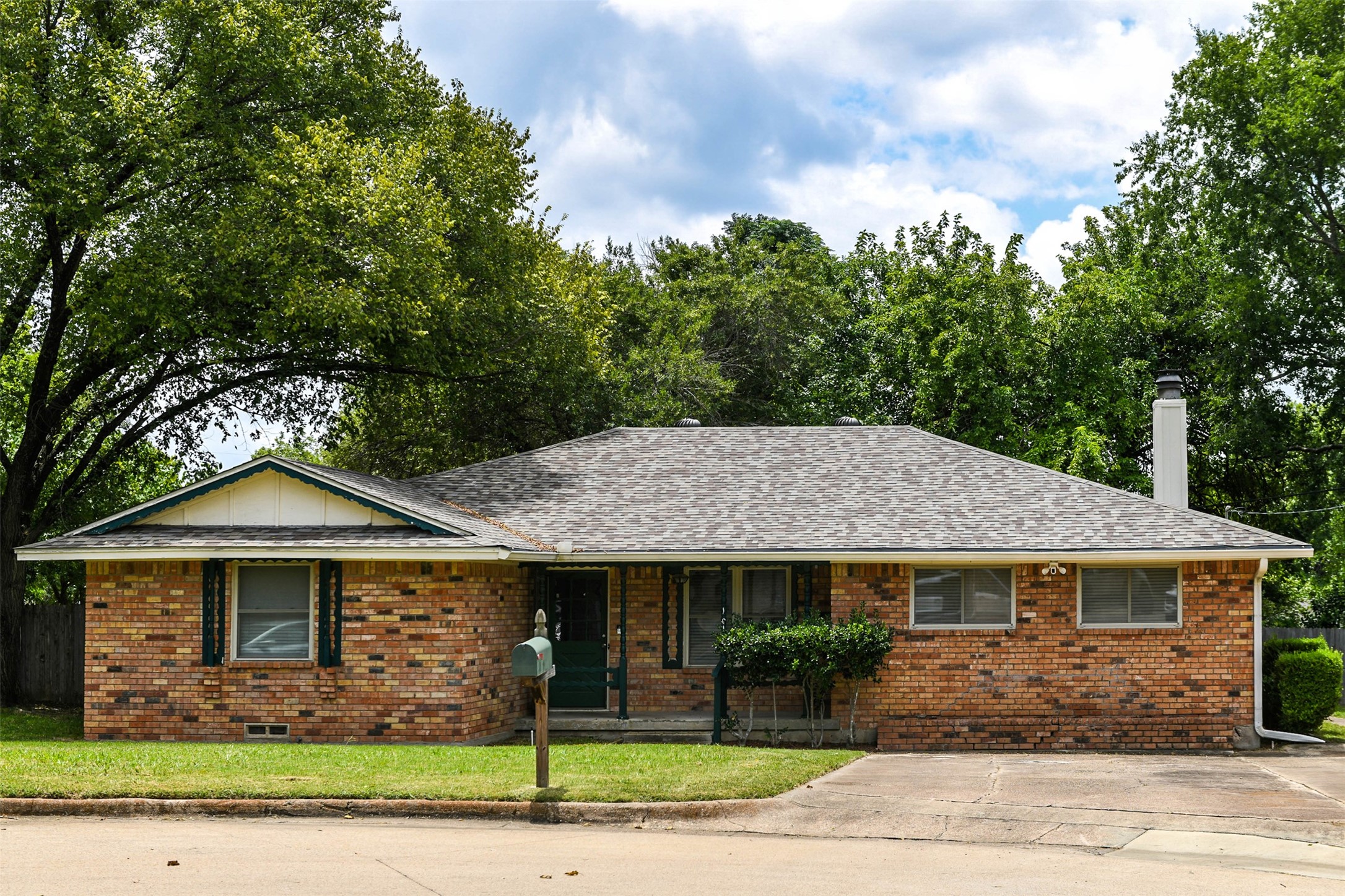121 S Valley Street Red Oak TX 75154