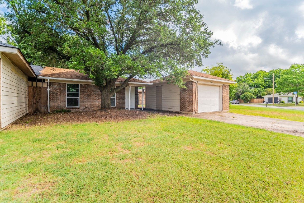 1000 Cottonwood Trail Benbrook TX 76126