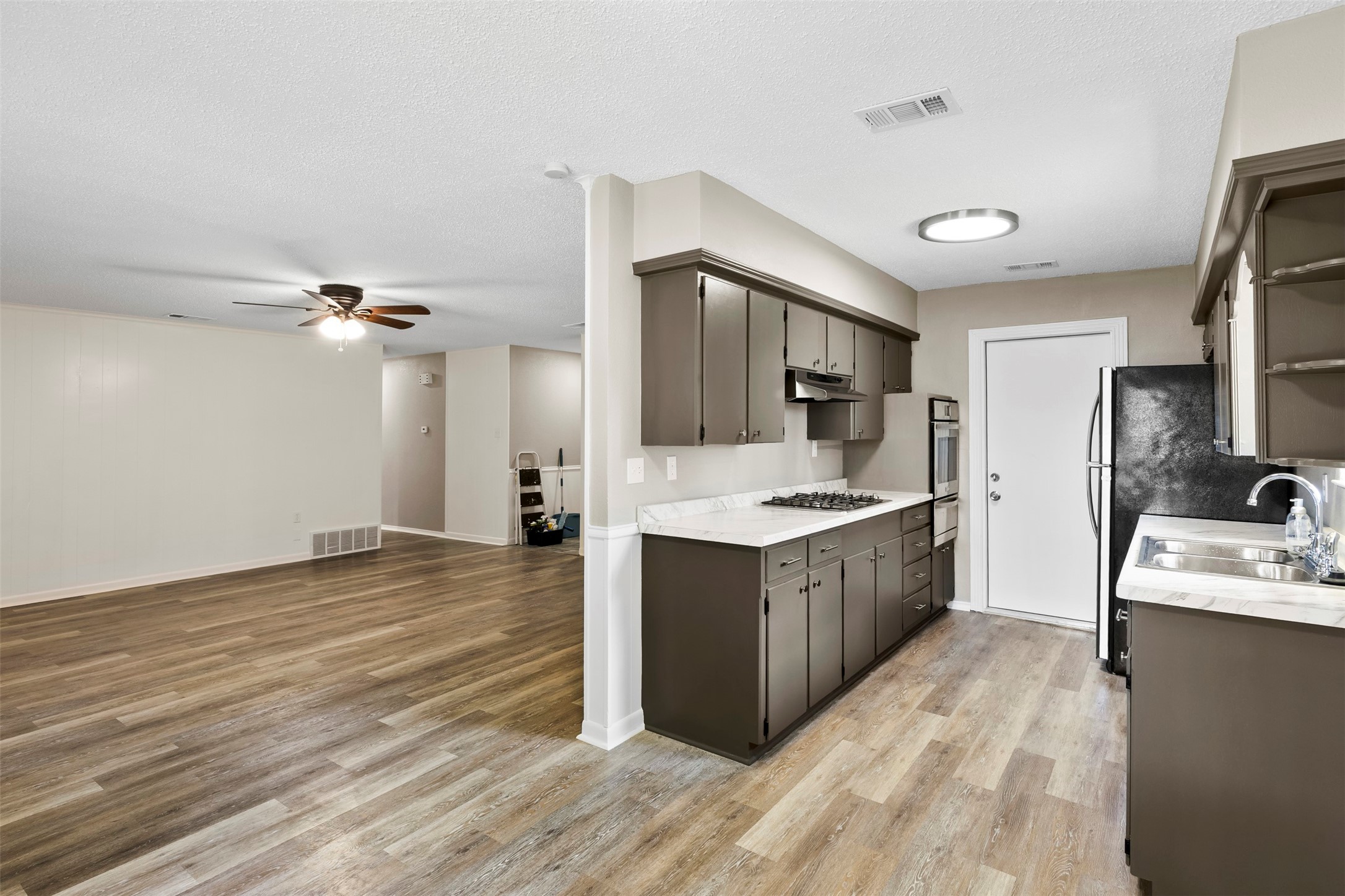 1705 Santa Clara Court Grand Prairie TX 75051