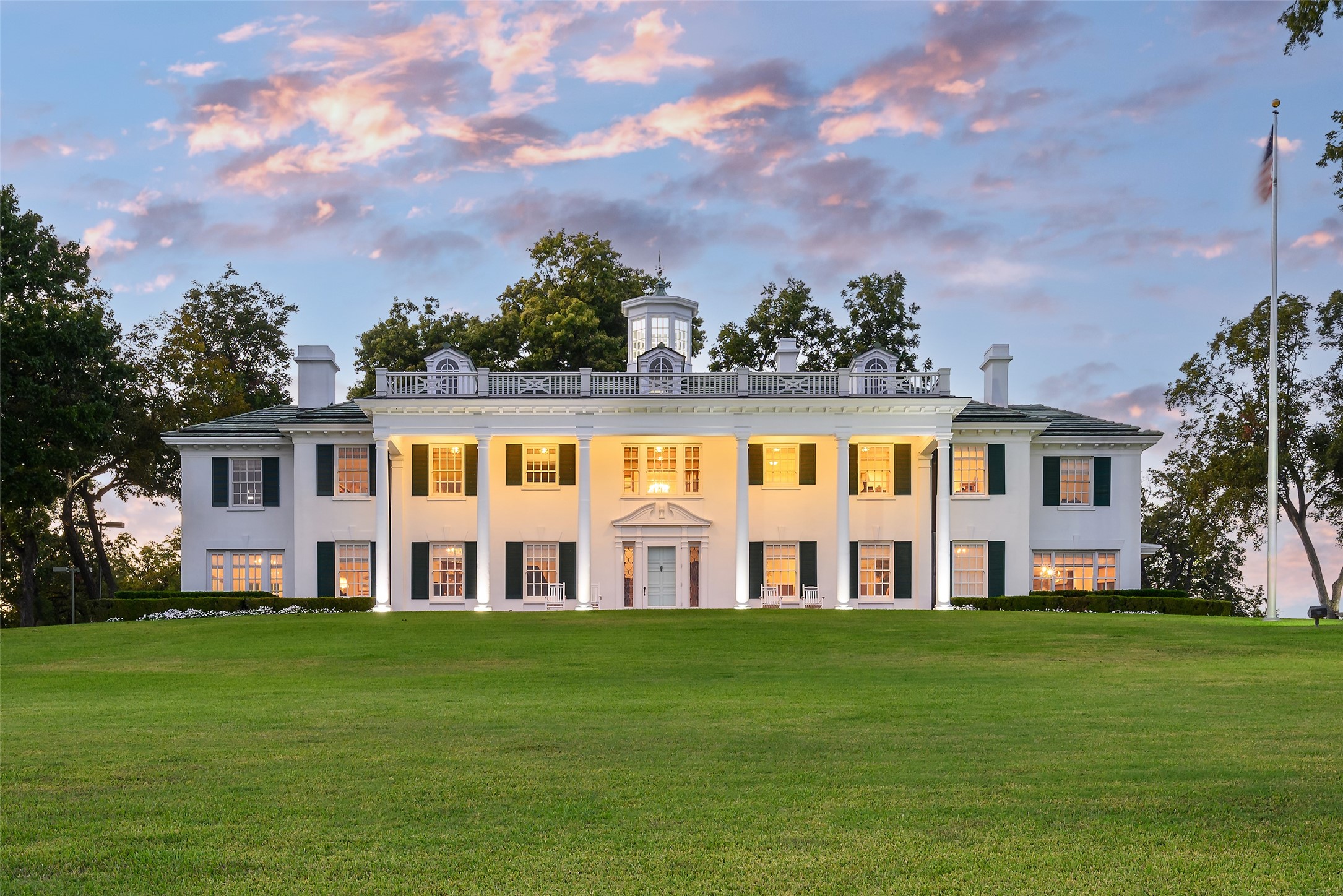 Dallas TX, 4009 W Lawther Drive