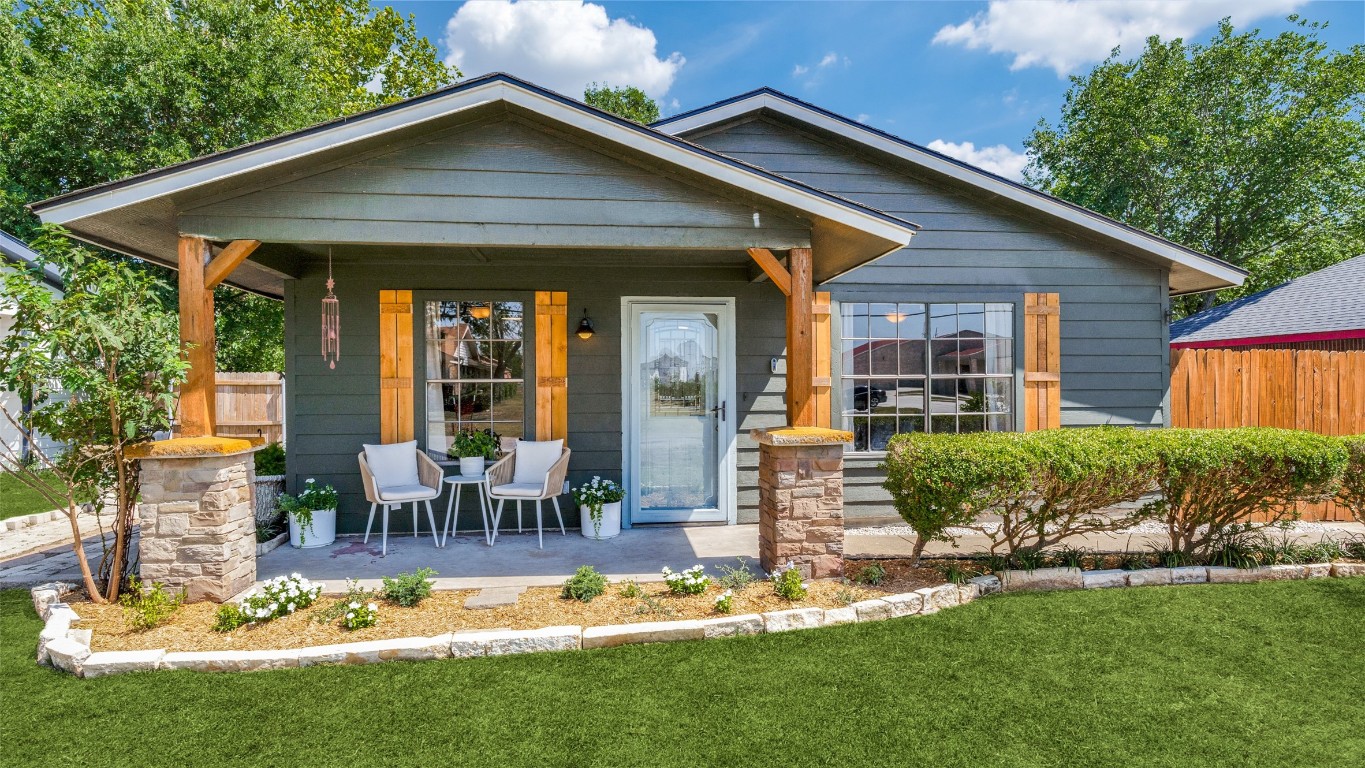 204 1/2 Graham Street Waxahachie TX 75165