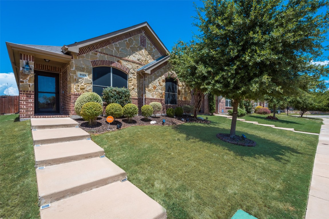 9129 Holliday Lane Aubrey TX 76227