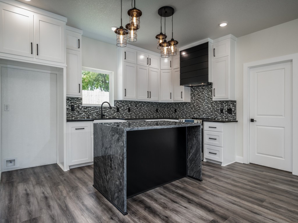 204 W Collins Decatur TX 76234