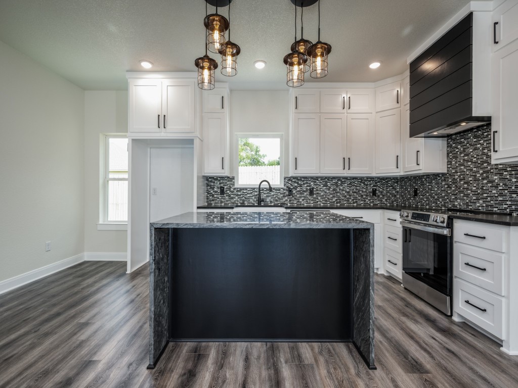 204 W Collins Decatur TX 76234