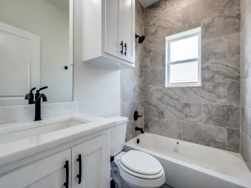 204 W Collins Decatur TX 76234