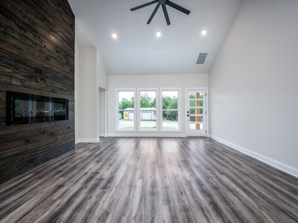 204 W Collins Decatur TX 76234