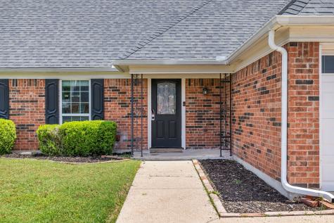 2506 Bentley Drive Grand Prairie TX 75052
