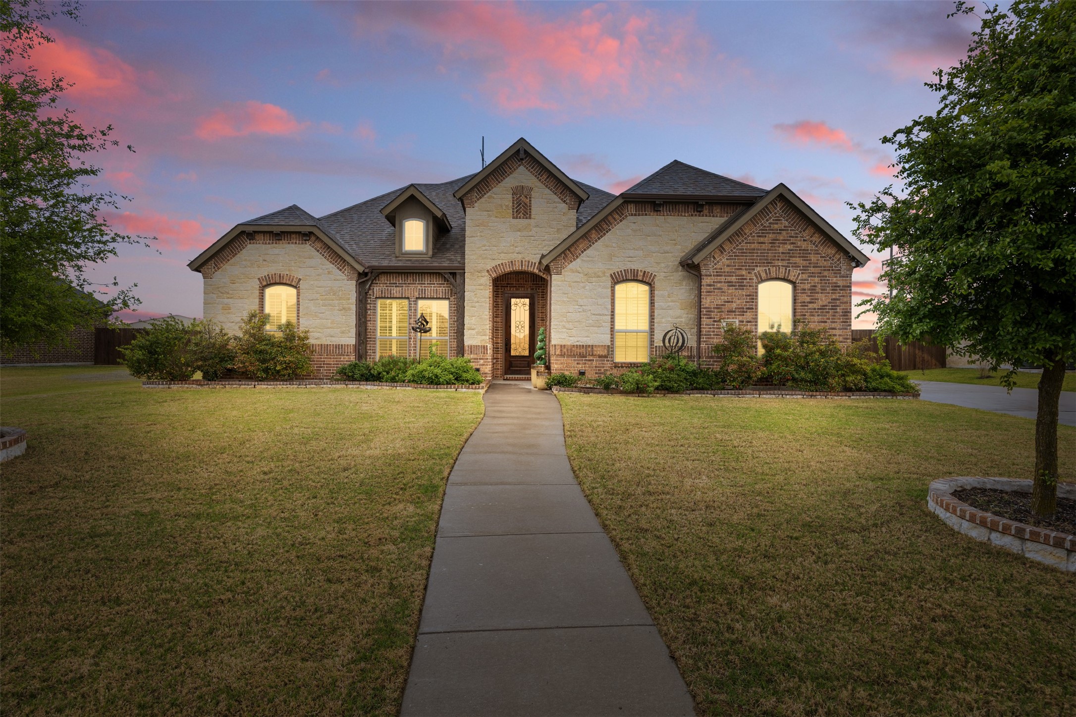 160 Sapphire Lane Waxahachie TX 75165