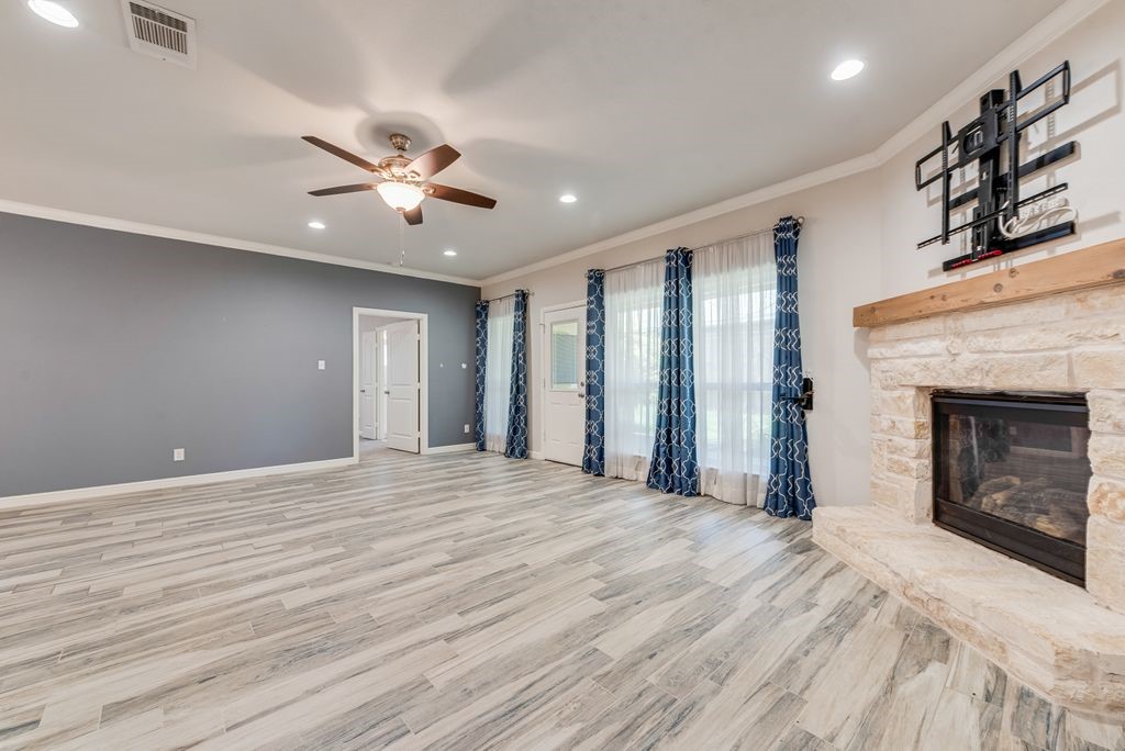 5420 Meandering Road River Oaks TX 76114