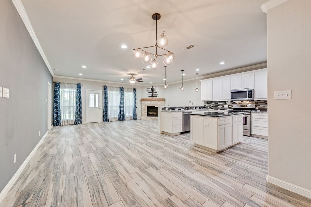 5420 Meandering Road River Oaks TX 76114