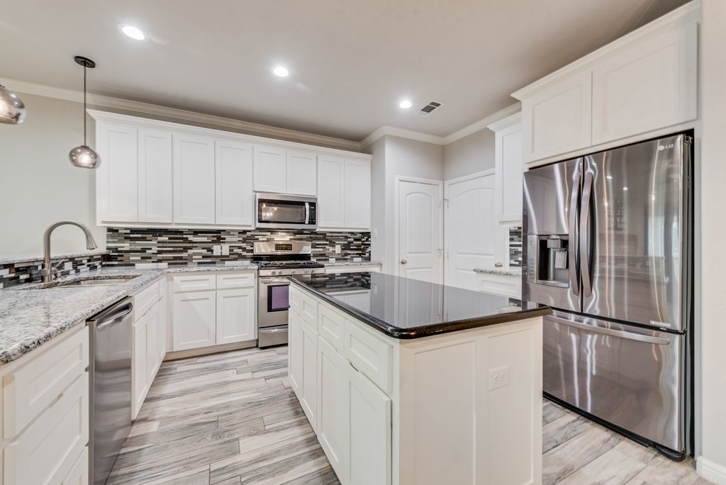 5420 Meandering Road River Oaks TX 76114