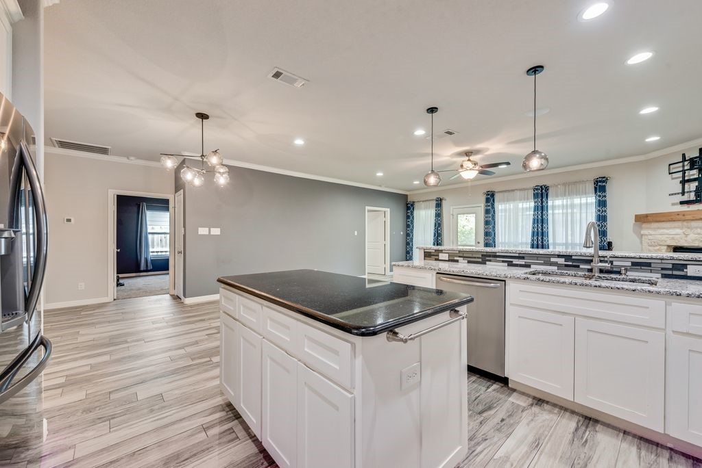 5420 Meandering Road River Oaks TX 76114
