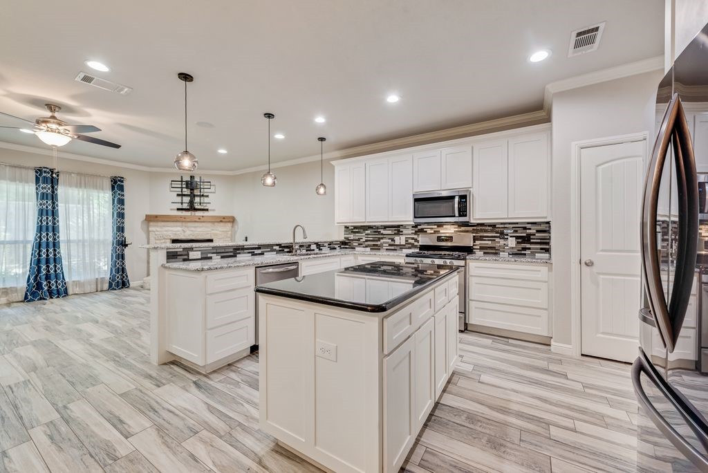 5420 Meandering Road River Oaks TX 76114