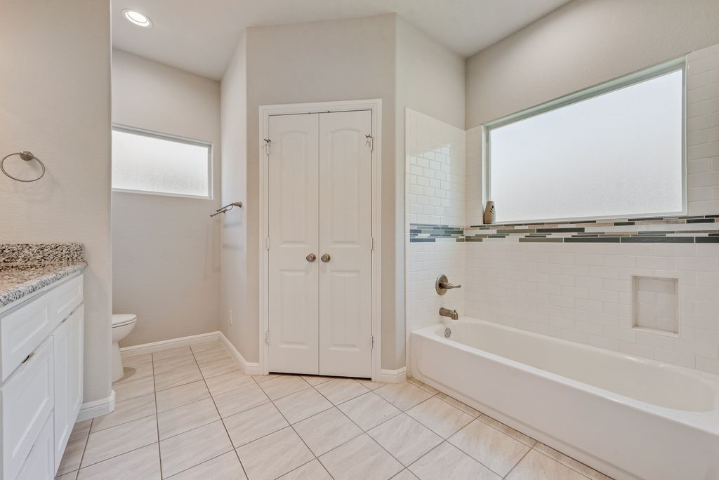 5420 Meandering Road River Oaks TX 76114