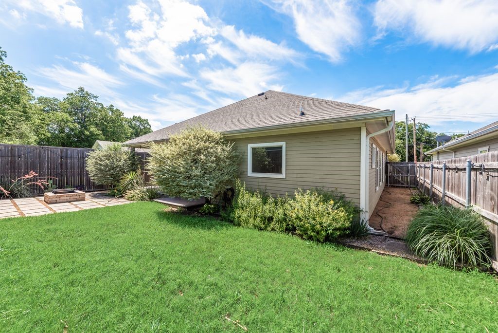 5420 Meandering Road River Oaks TX 76114