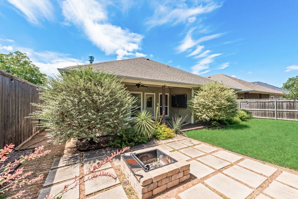 5420 Meandering Road River Oaks TX 76114
