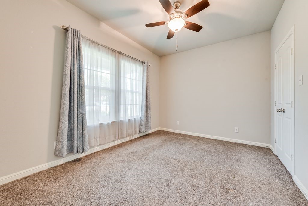 5420 Meandering Road River Oaks TX 76114