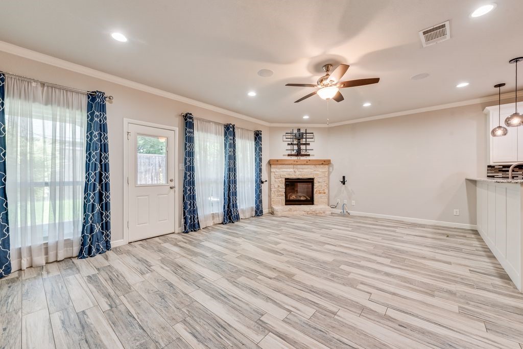 5420 Meandering Road River Oaks TX 76114