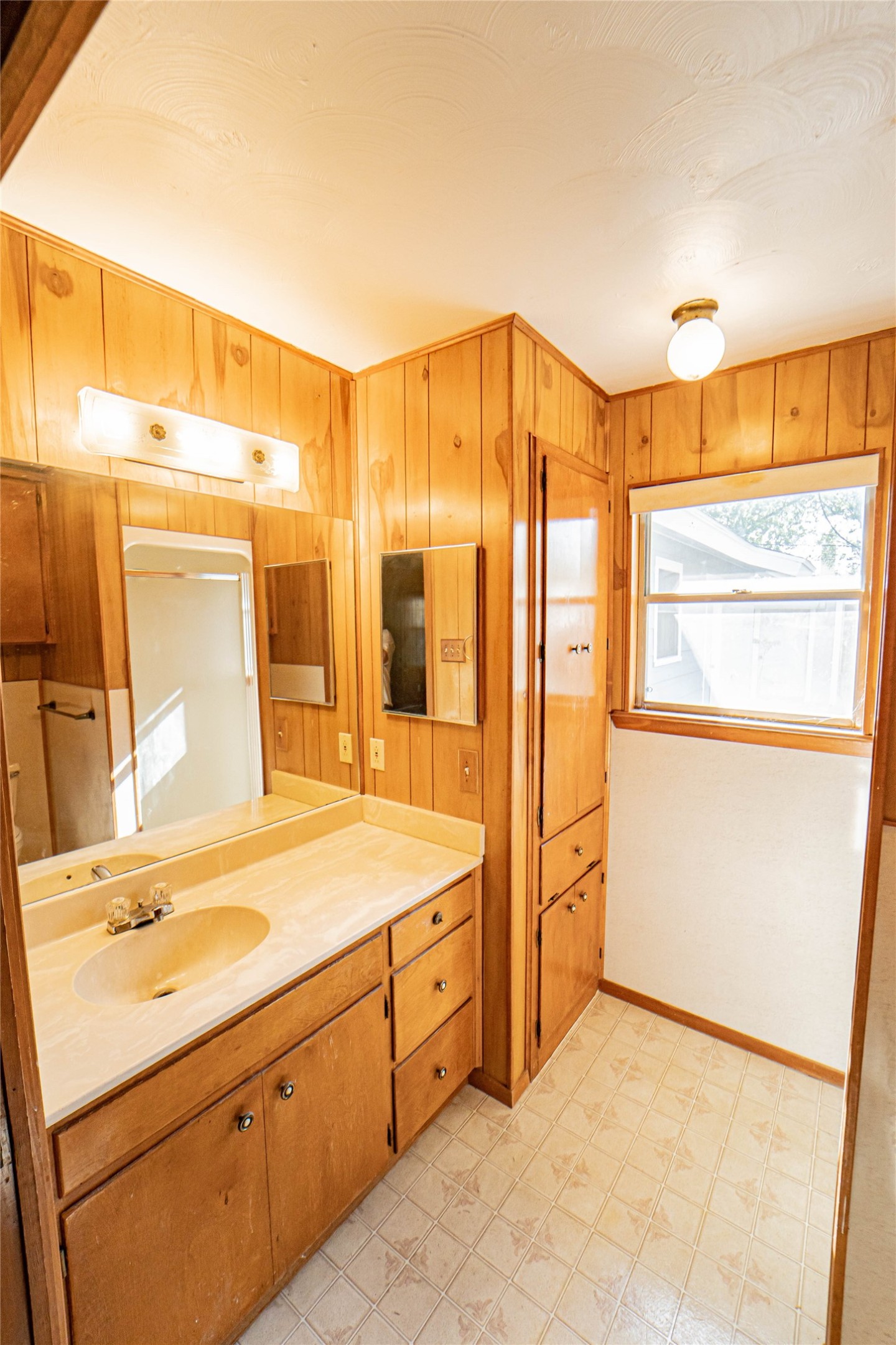1304 Sycamore Street Breckenridge TX 76424