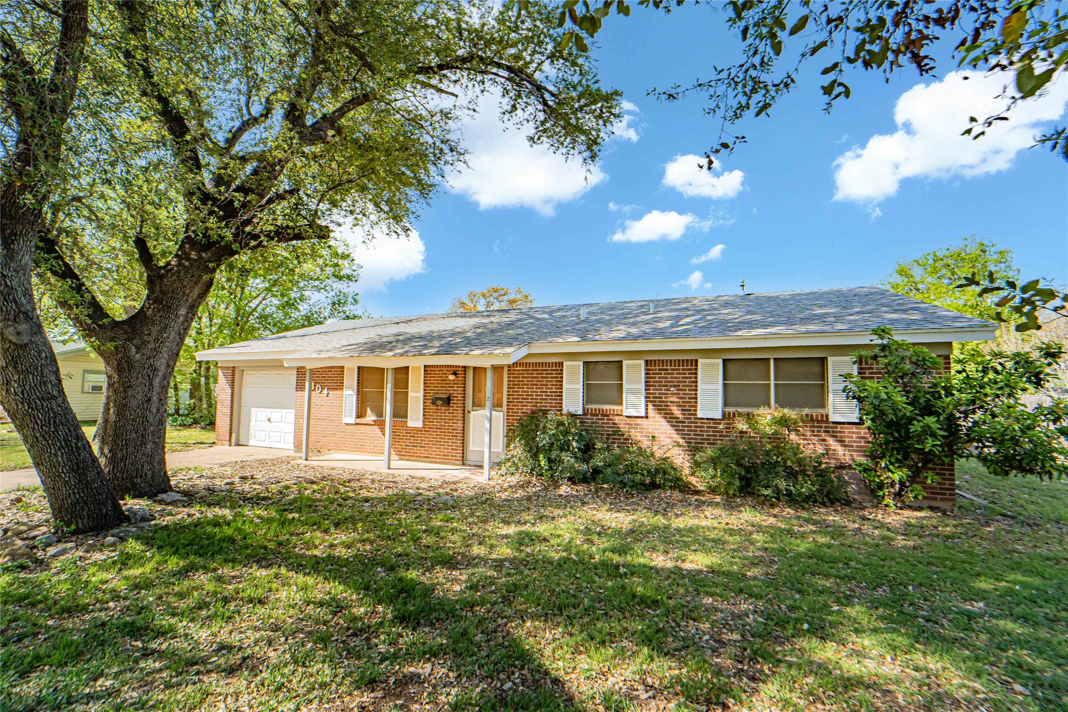 1304 Sycamore Street Breckenridge TX 76424