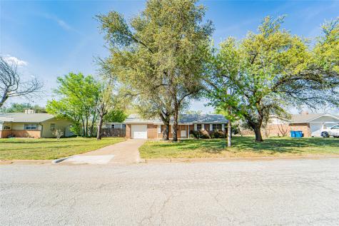 1304 Sycamore Street Breckenridge TX 76424