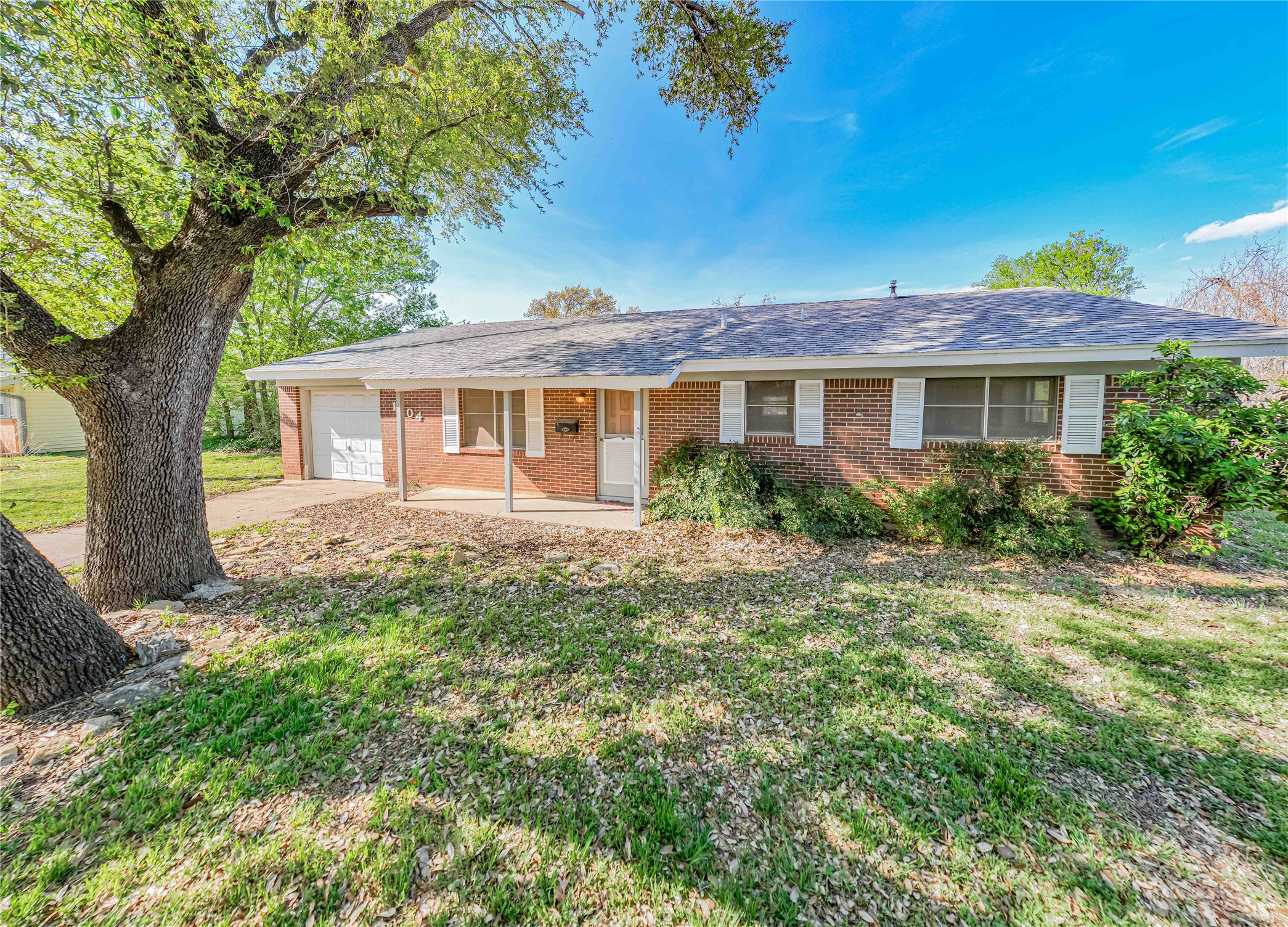 1304 Sycamore Street Breckenridge TX 76424
